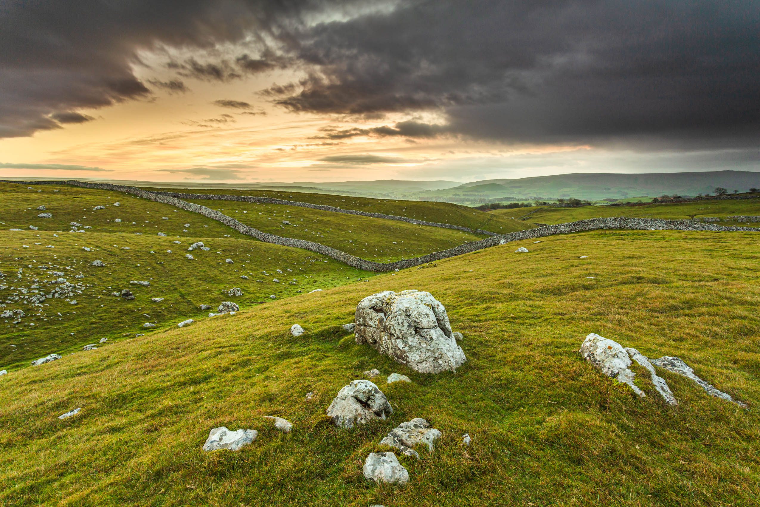 Dawn light on the rolling Dales landscape near Pateley Bridge, Nidderdale, Yorkshire, England. EL011