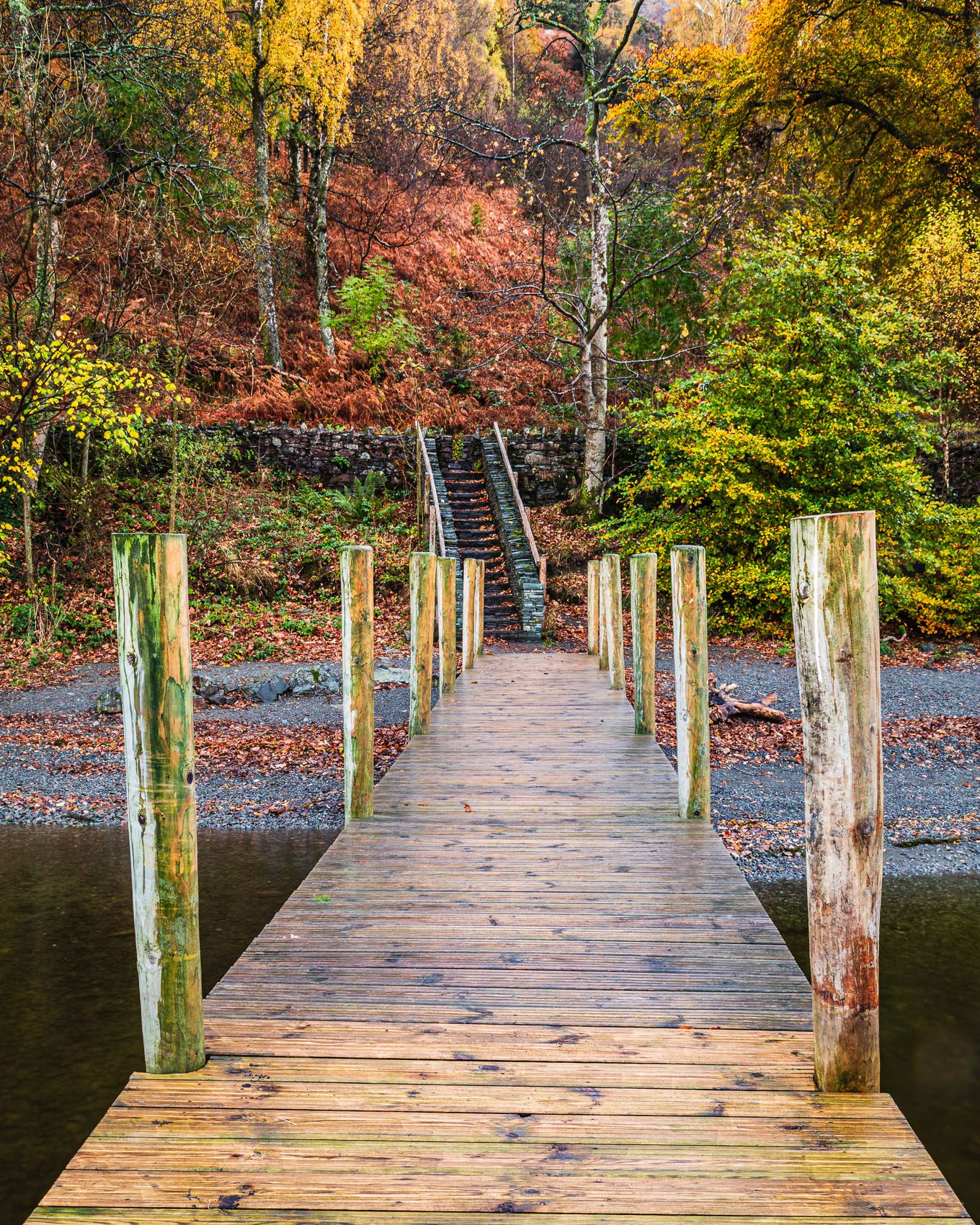 Wooden jetty in Barrow Bay on Derwent Water, near Keswick, Cumbria, England. EL004