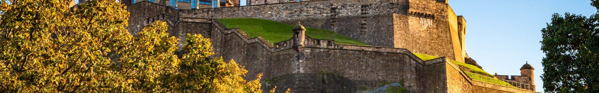 Edinburgh Castle from Princes Street Gardens, Edinburgh, Scotland. ED022