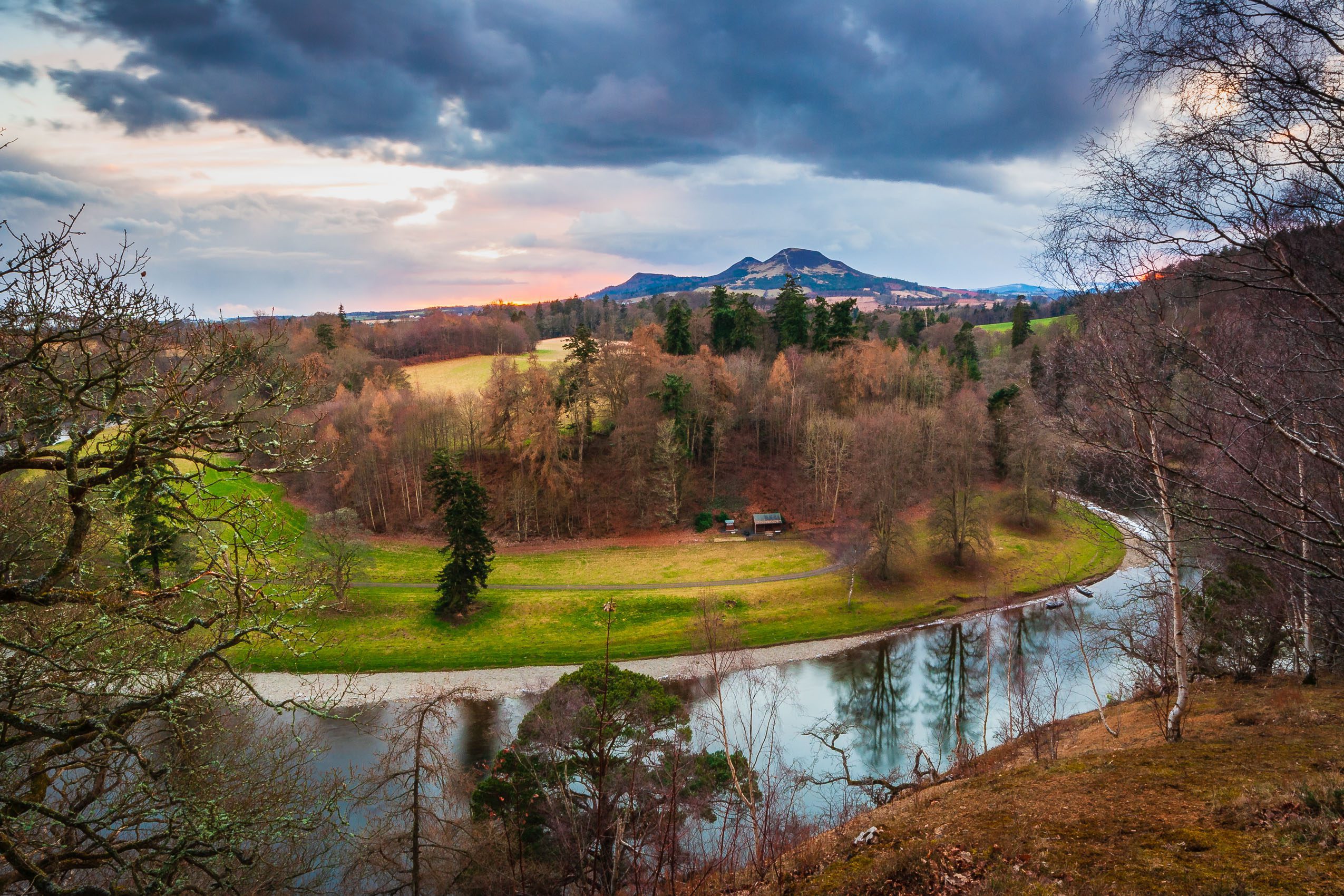 The River Tweed and the Eildon Hills from Scott's View, The Borders, Scotland. BD005